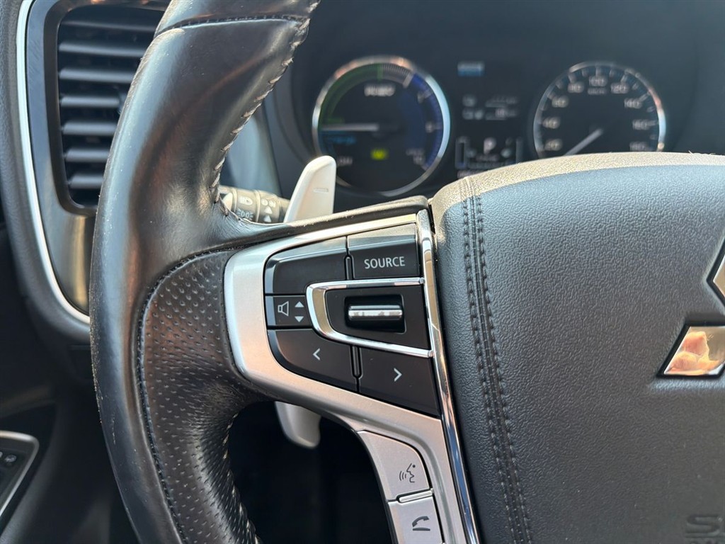 Mitsubishi Outlander 2,4 PHEV Plugin-hybrid Inform+ 4WD 224HK 5d 6g Trinl. Gear - Image 16