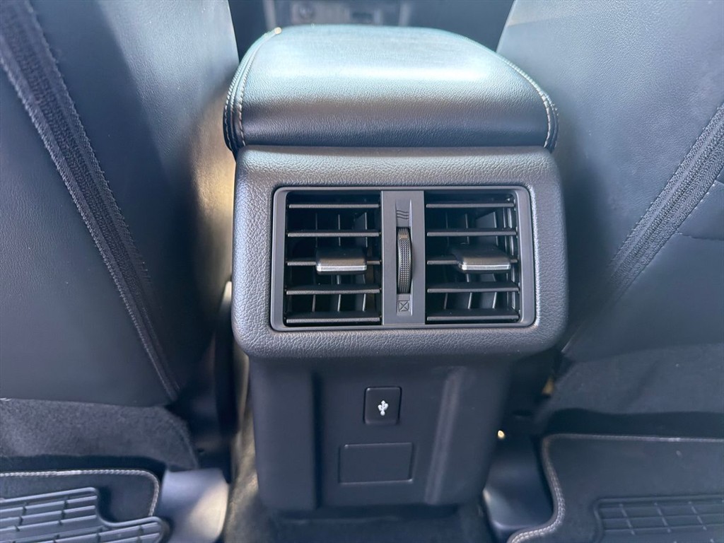 Mitsubishi Outlander 2,4 PHEV Plugin-hybrid Inform+ 4WD 224HK 5d 6g Trinl. Gear - Image 18