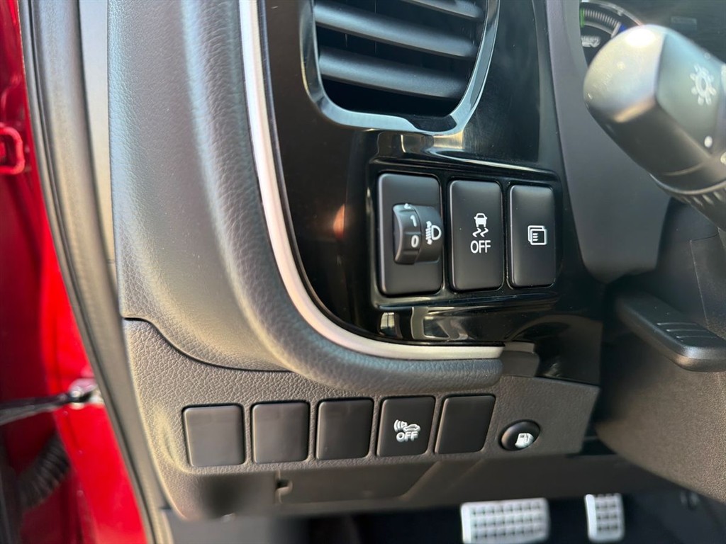 Mitsubishi Outlander 2,4 PHEV Plugin-hybrid Inform+ 4WD 224HK 5d 6g Trinl. Gear - Image 22
