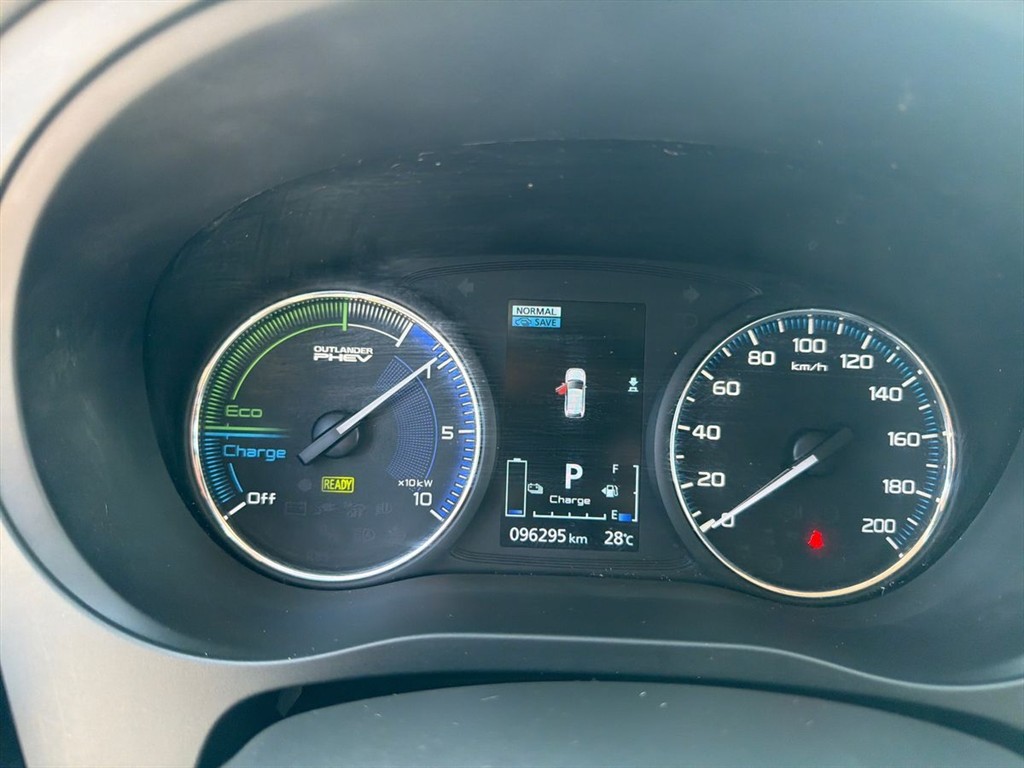 Mitsubishi Outlander 2,4 PHEV Plugin-hybrid Inform+ 4WD 224HK 5d 6g Trinl. Gear - Image 25