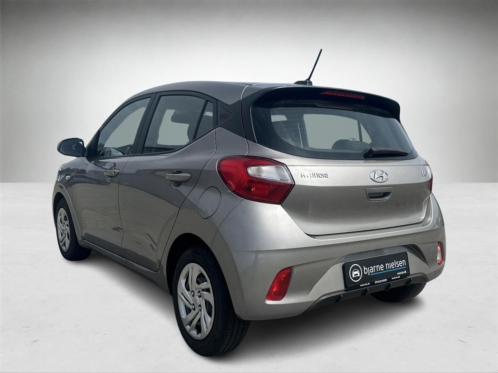 Hyundai i10 1,0 Essential 67HK 5d - Image 3