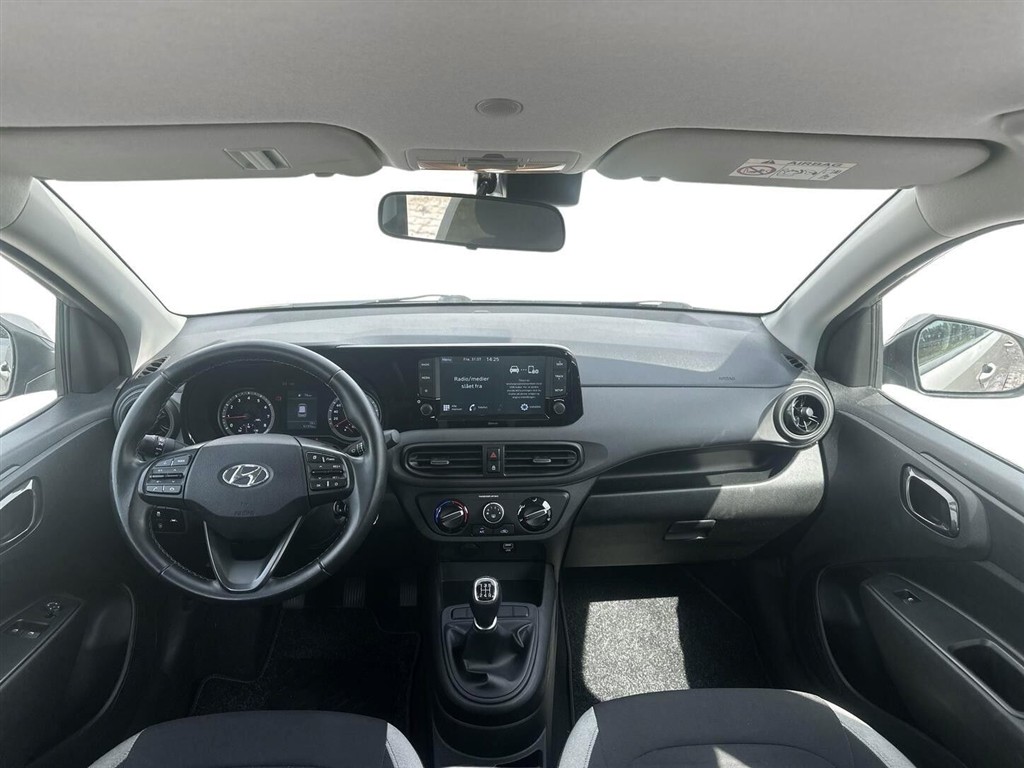 Hyundai i10 1,0 Essential 67HK 5d - Image 4