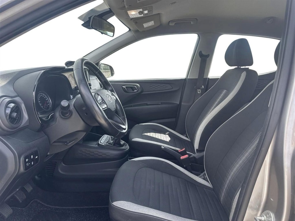Hyundai i10 1,0 Essential 67HK 5d - Image 5