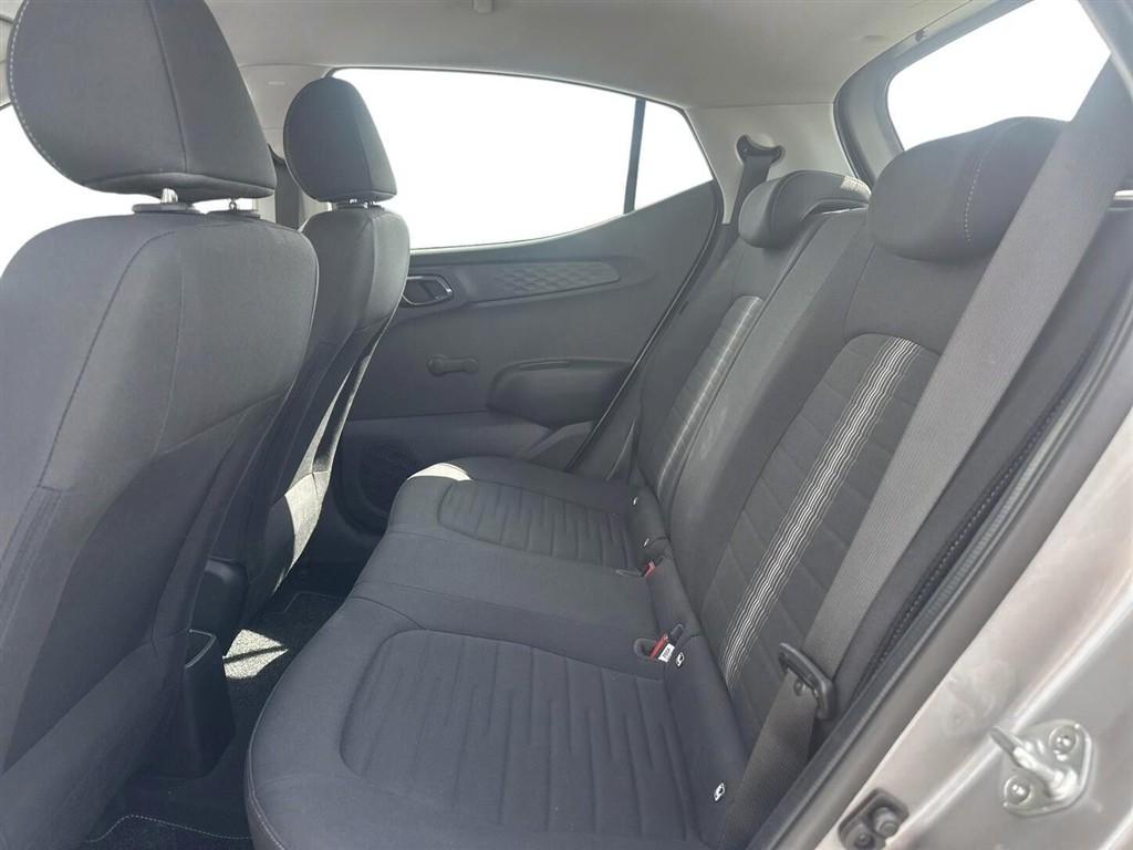 Hyundai i10 1,0 Essential 67HK 5d - Image 6