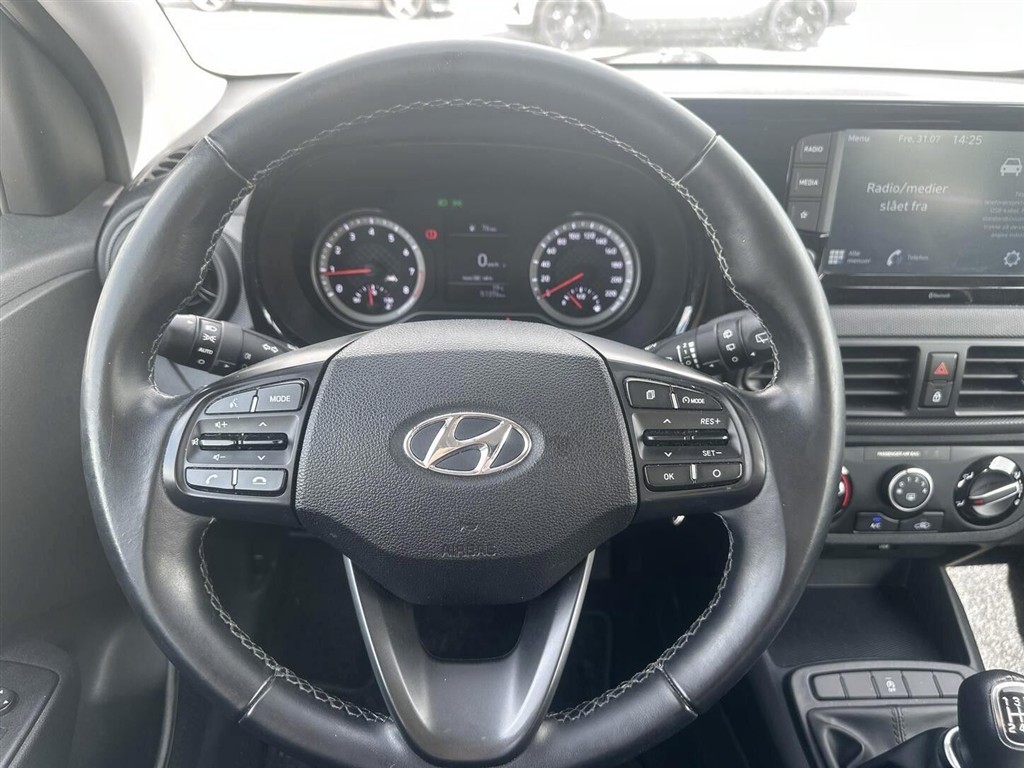 Hyundai i10 1,0 Essential 67HK 5d - Image 8