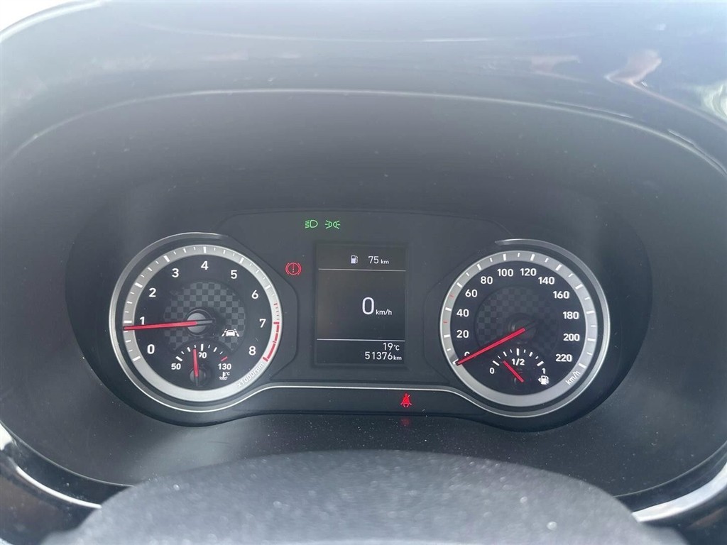 Hyundai i10 1,0 Essential 67HK 5d - Image 11
