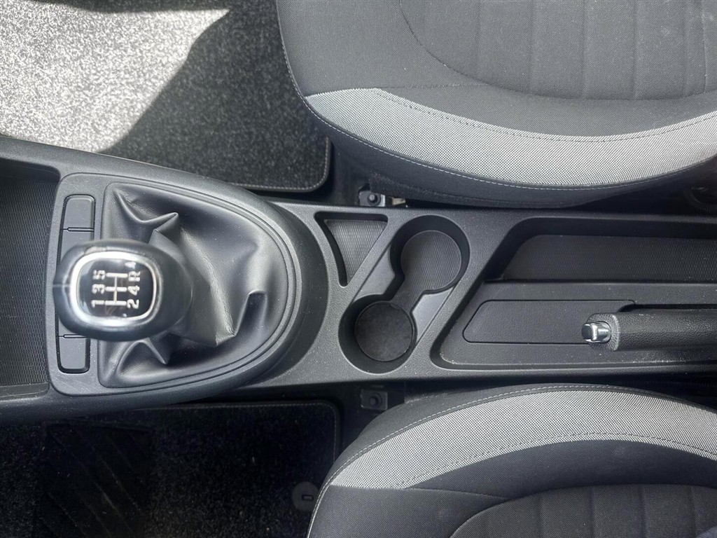 Hyundai i10 1,0 Essential 67HK 5d - Image 14