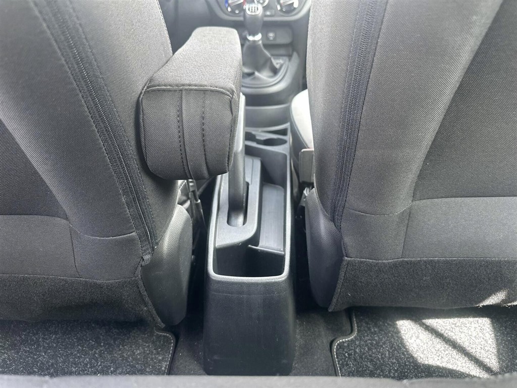 Hyundai i10 1,0 Essential 67HK 5d - Image 15