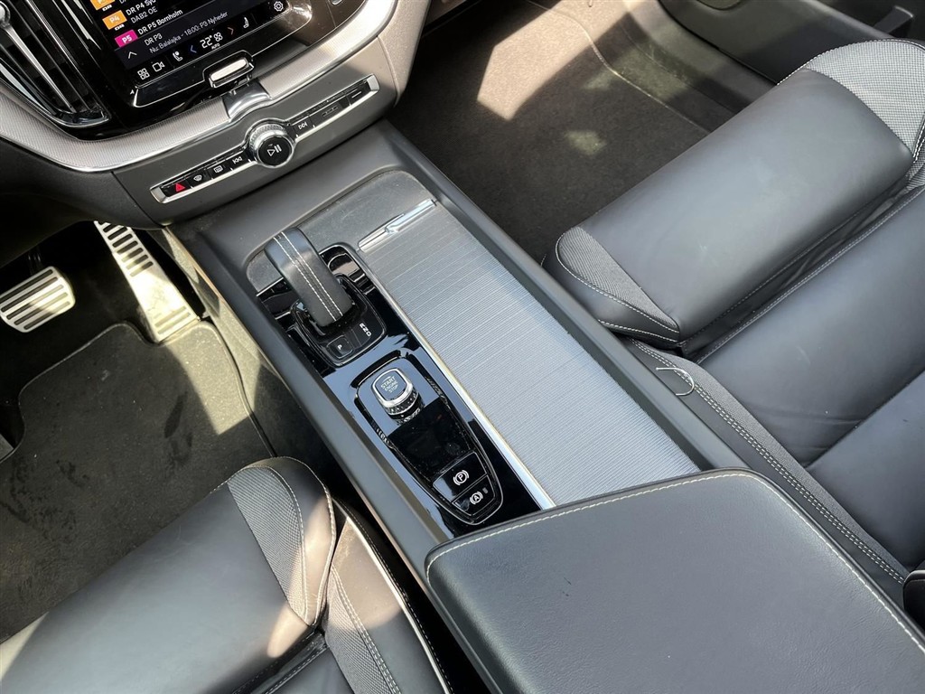 Volvo XC60 2,0 T6 Recharge Plugin-hybrid R-design AWD 350HK 5d 8g Aut. - Image 17