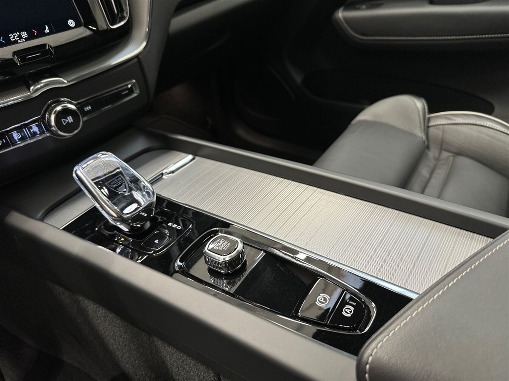 Volvo XC60 2,0 T8 Recharge Plugin-hybrid Ultimate AWD 455HK 5d 8g Aut. - Image 17