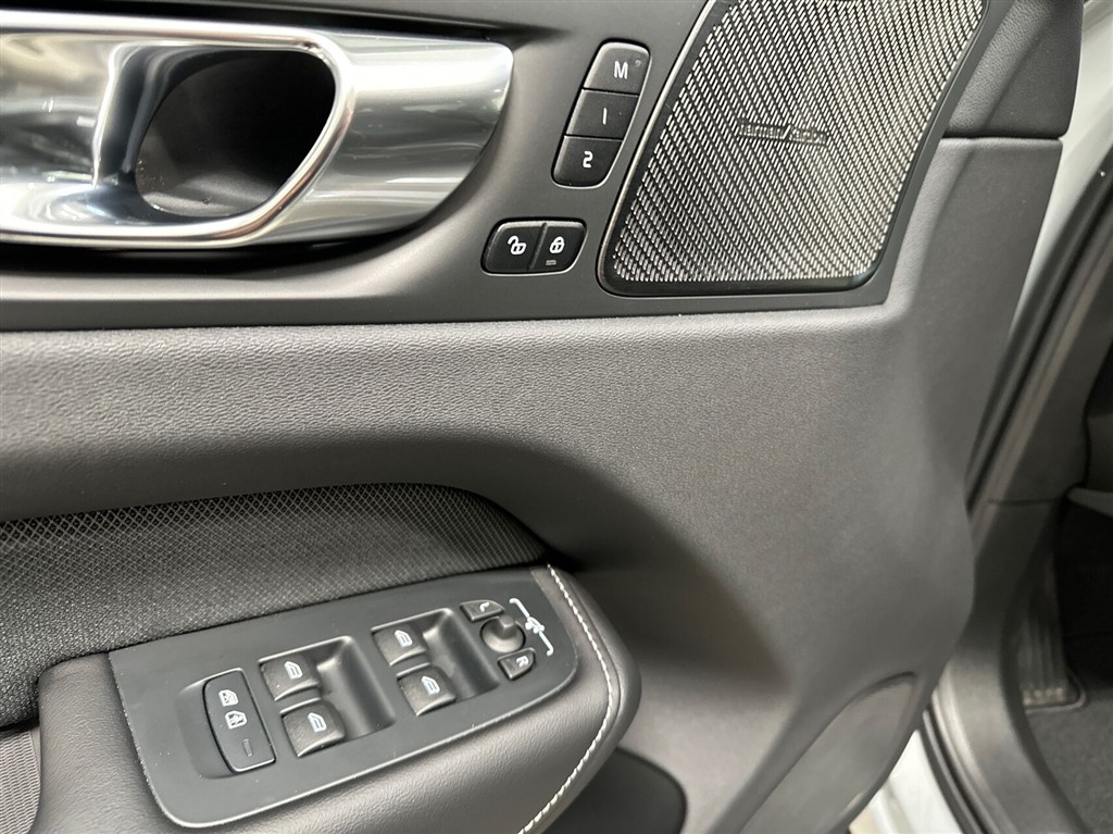 Volvo XC60 2,0 T8 Recharge Plugin-hybrid Ultimate AWD 455HK 5d 8g Aut. - Image 18