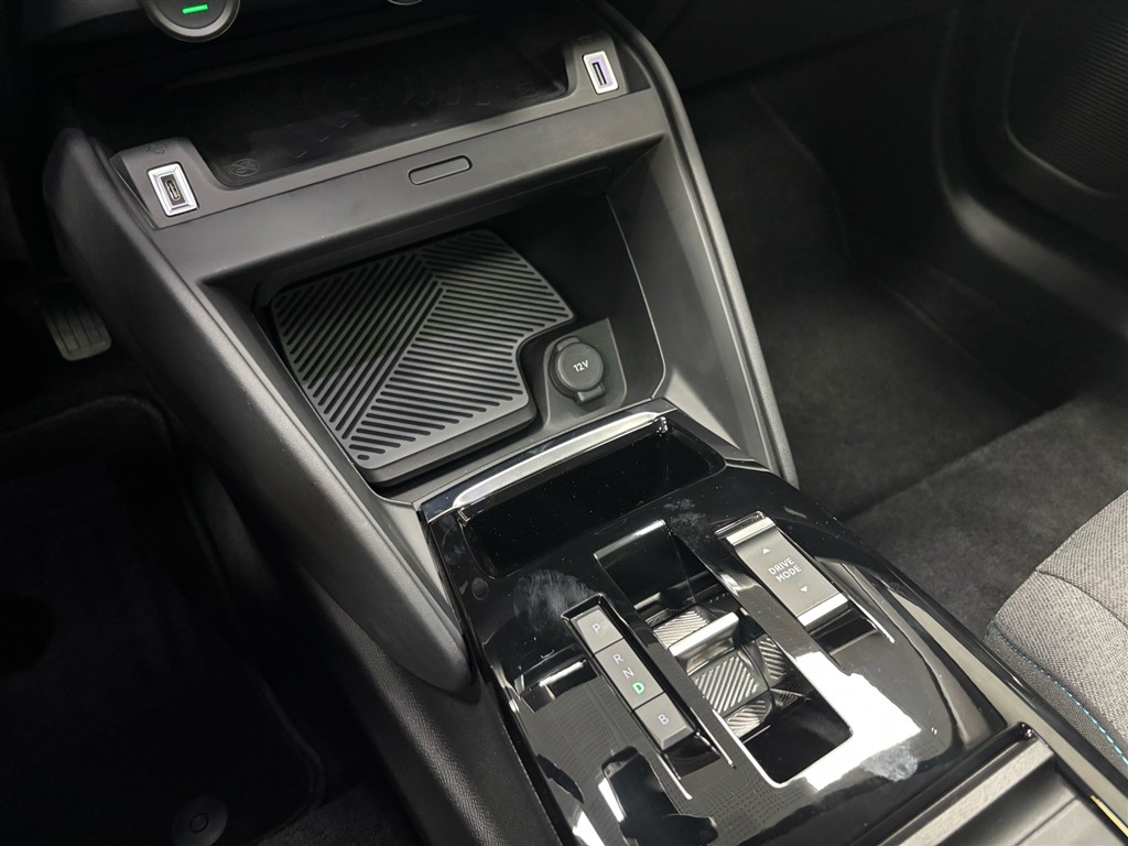 Citroën e-C4 X EL Shine 136HK 5d Aut. - Image 13
