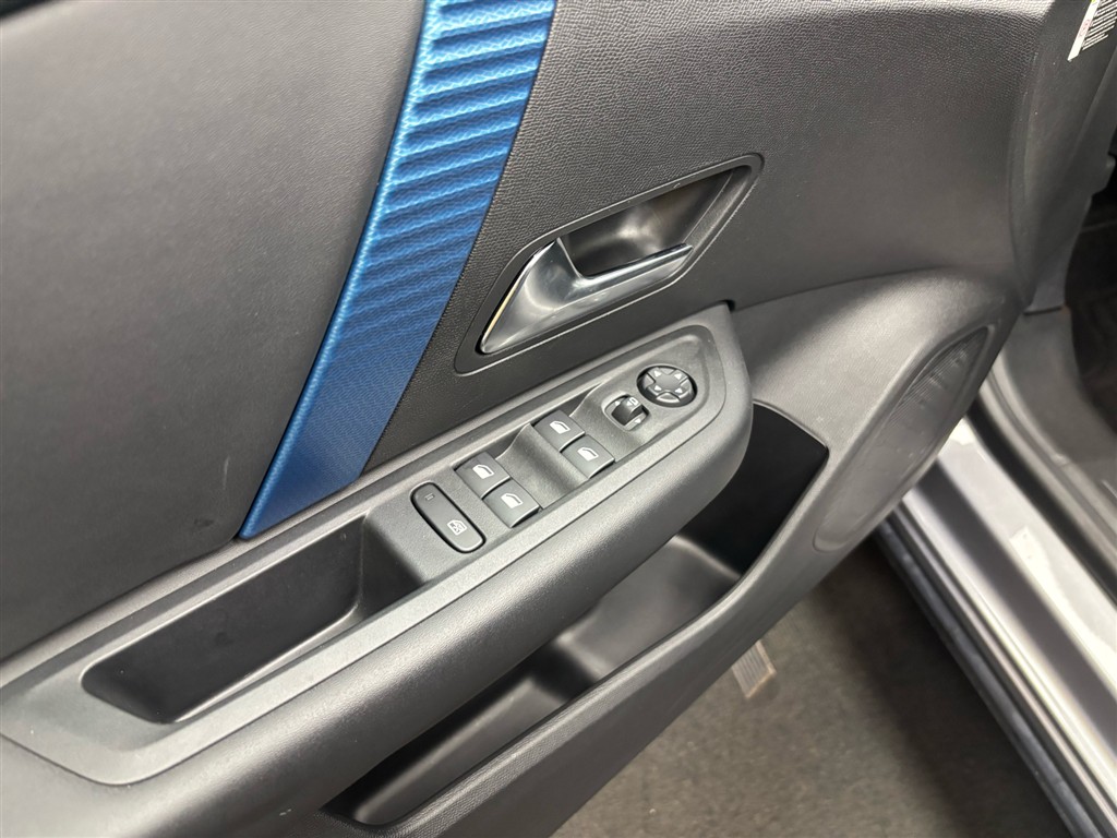 Citroën e-C4 X EL Shine 136HK 5d Aut. - Image 24