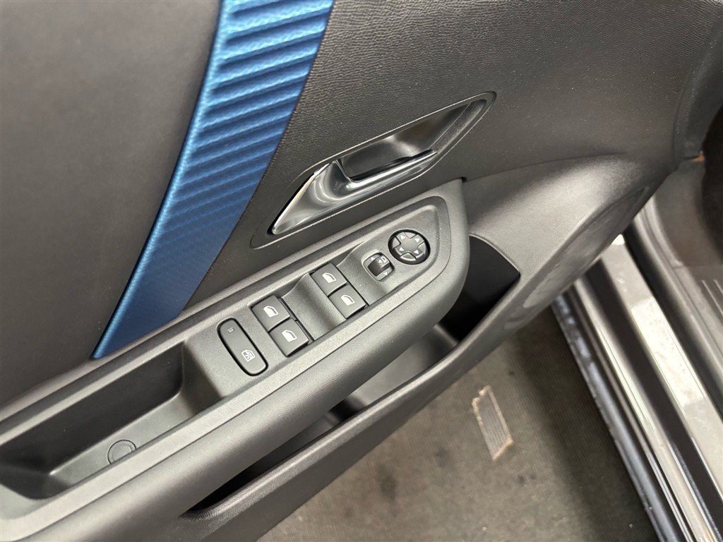 Citroën e-C4 X EL Shine Pack 136HK 5d Aut. - Image 6