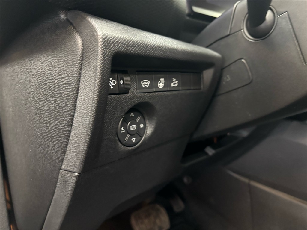 Citroën e-C4 X EL Shine Pack 136HK 5d Aut. - Image 7