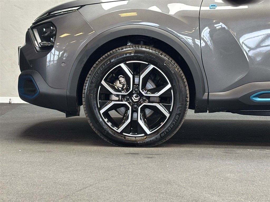 Citroën e-C4 X EL Shine Pack 136HK 5d Aut. - Image 4