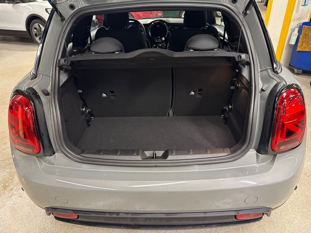 Mini Cooper SE EL Essential 184HK 3d Aut. - Image 13