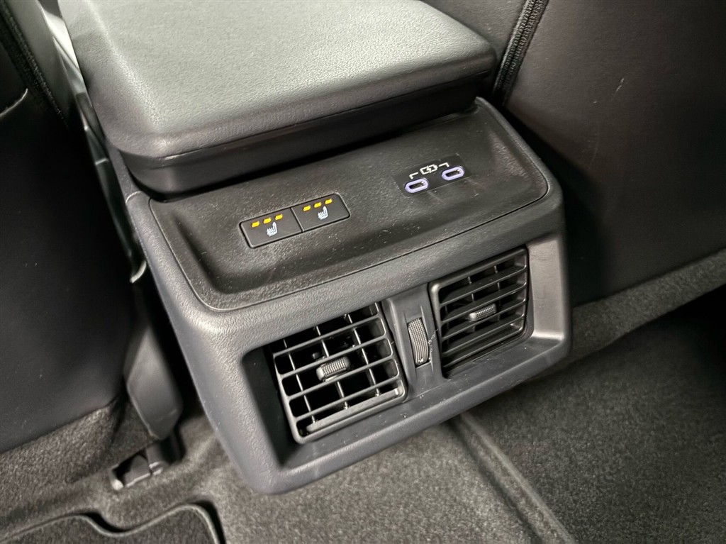 Toyota bZ4X EL Executive 224HK 5d Aut. - Image 11