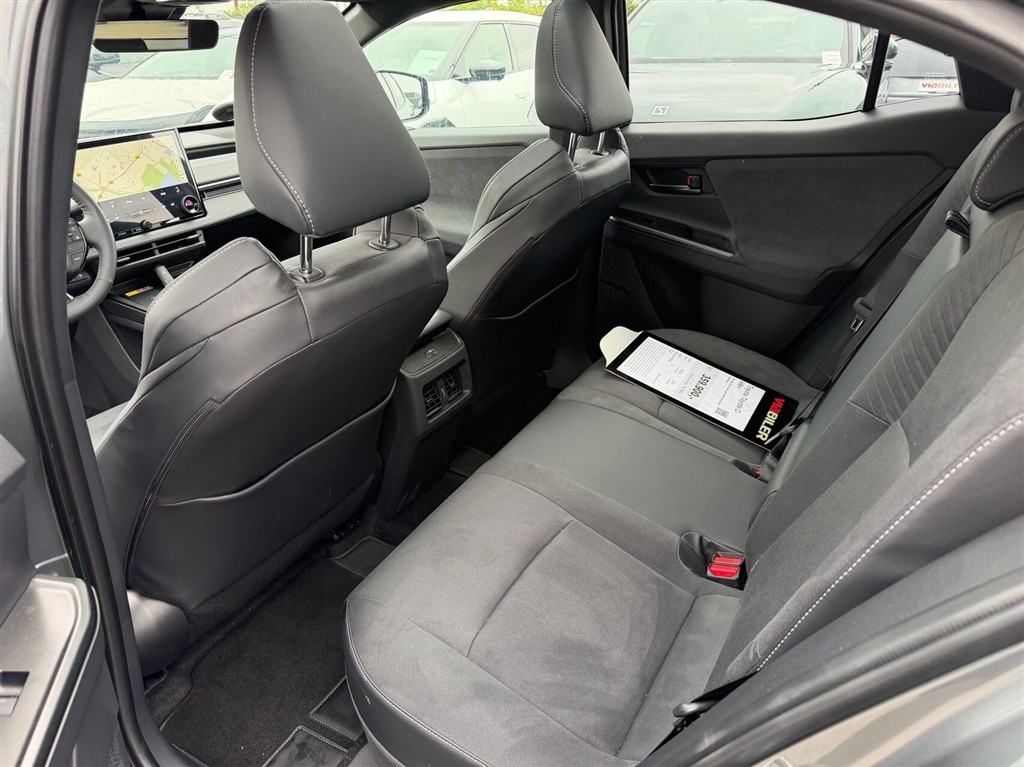 Toyota Toyota C-HR+ 252 kW (343 hk) aut. gear AWD Executive Panorama - Image 9