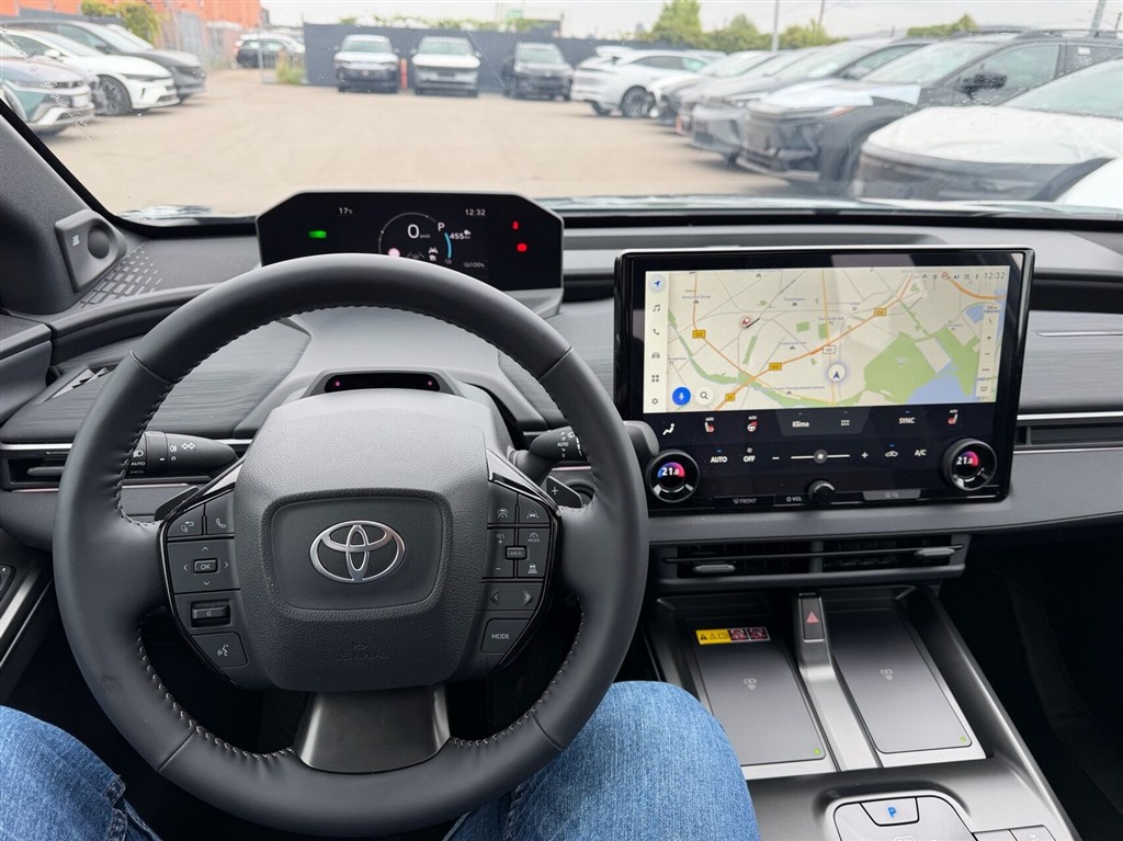 Toyota Toyota C-HR+ 252 kW (343 hk) aut. gear AWD Executive Panorama - Image 10