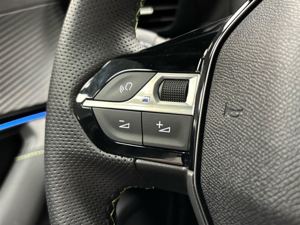 Peugeot e-2008 EL GT 156HK 5d Aut. - Image 16