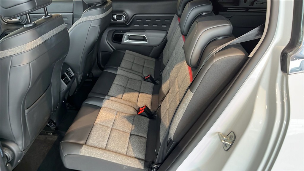 Citroën C5 Aircross 1,6 Plugin-hybrid Iconic EAT8 225HK 5d 8g Aut. - Image 7