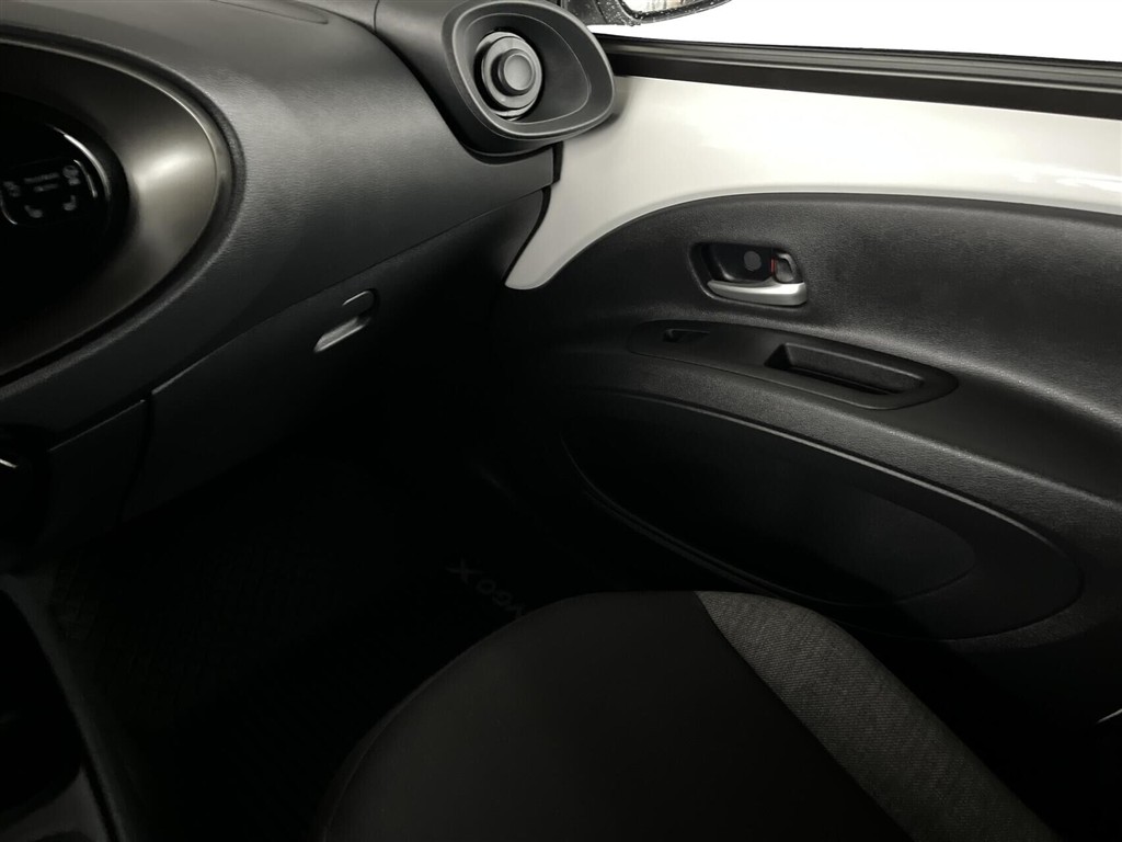 Toyota Aygo X 1,0 VVT-I Active 72HK 5d - Image 22