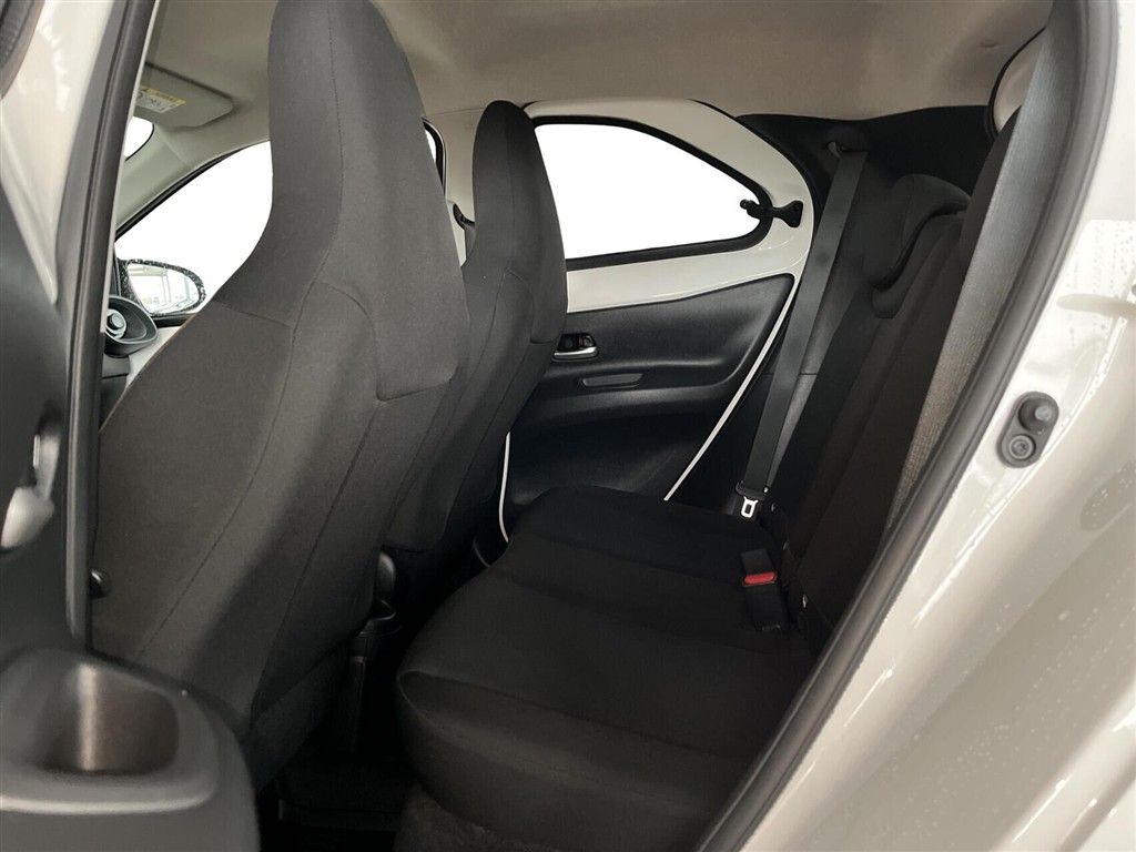 Toyota Aygo X 1,0 VVT-I Active 72HK 5d - Image 5