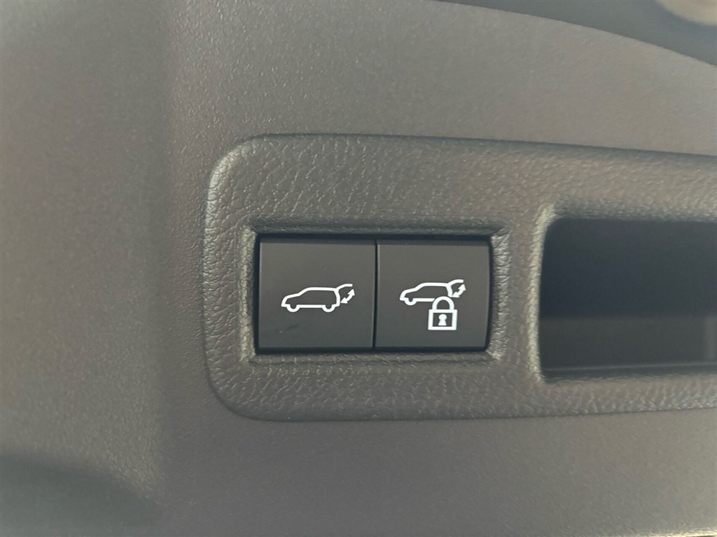 Toyota bZ4X EL Active Tech 224HK 5d Aut. - Image 8