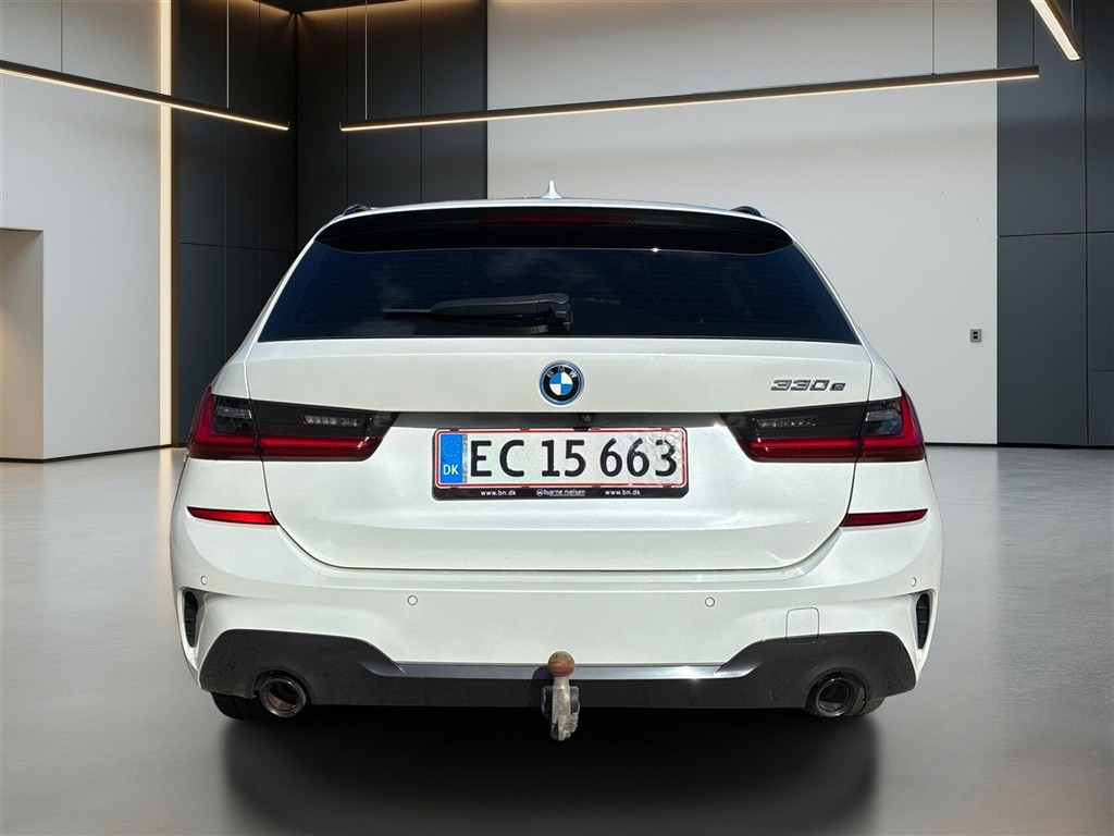 BMW 330e Touring 2,0 Plugin-hybrid M-Sport Steptronic 292HK Stc 8g Aut. - Image 3