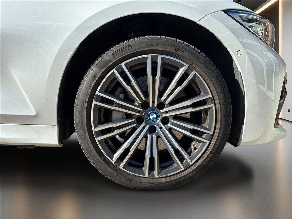 BMW 330e Touring 2,0 Plugin-hybrid M-Sport Steptronic 292HK Stc 8g Aut. - Image 6