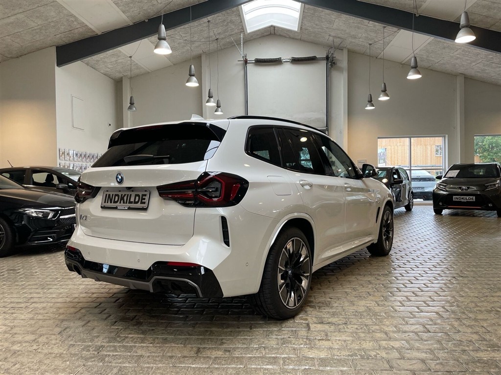 BMW iX3 EL M-Sport Charged Plus 286HK 5d Aut. - Image 4