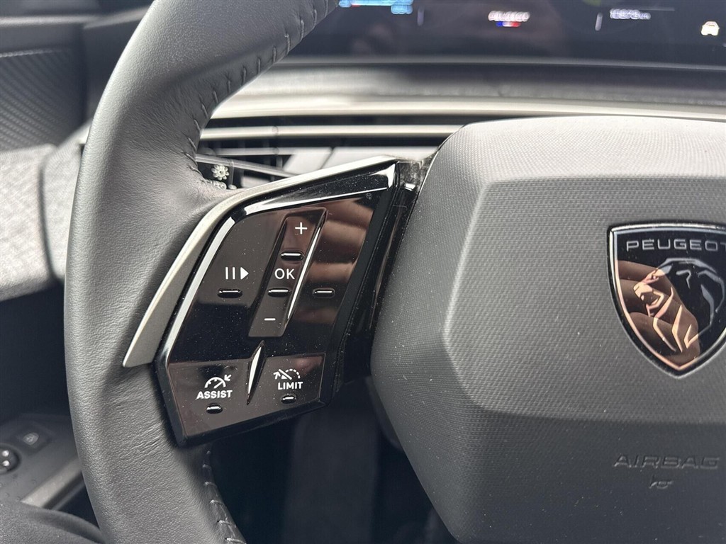 Peugeot e-3008 EL Allure 210HK 5d Aut. - Image 8