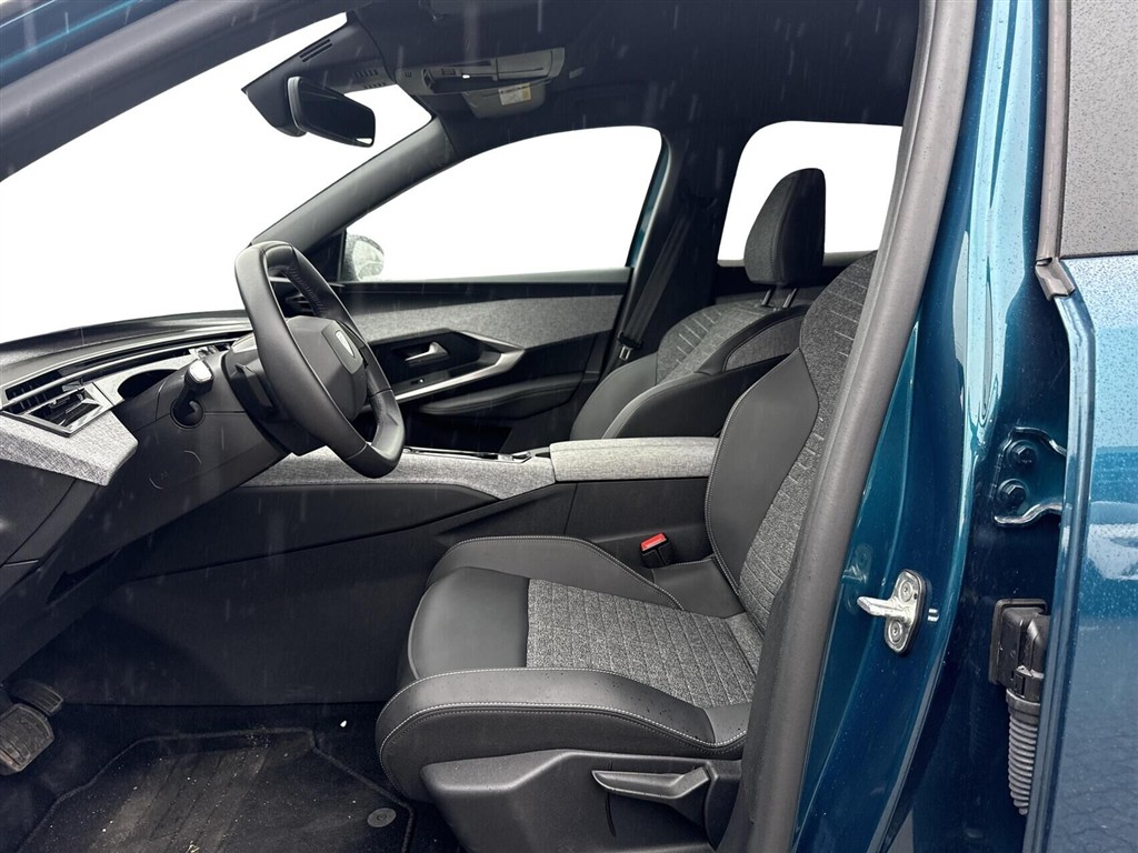 Peugeot e-3008 EL Allure 210HK 5d Aut. - Image 4