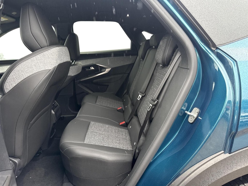 Peugeot e-3008 EL Allure 210HK 5d Aut. - Image 5