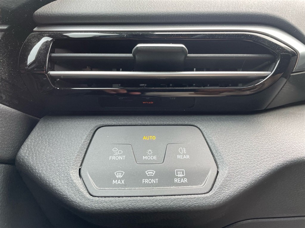 VW ID.4 EL Pro Performance 204HK 5d Aut. - Image 18
