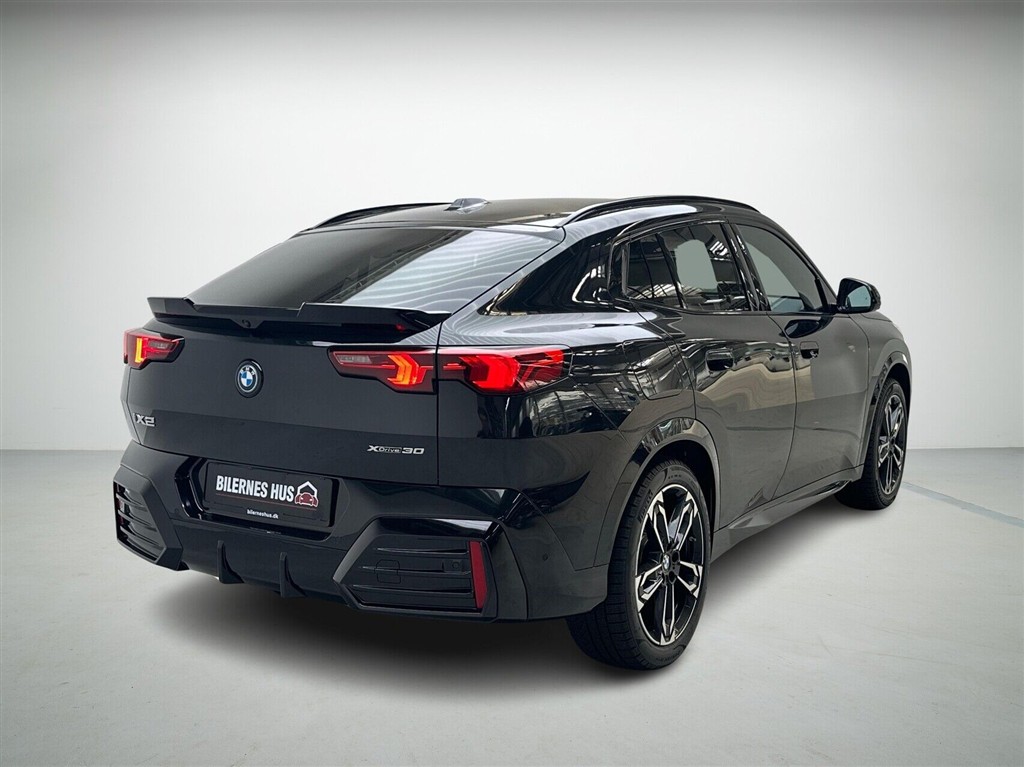 BMW iX2 xDrive30 EL M-Sport 313HK 5d Aut. - Image 2