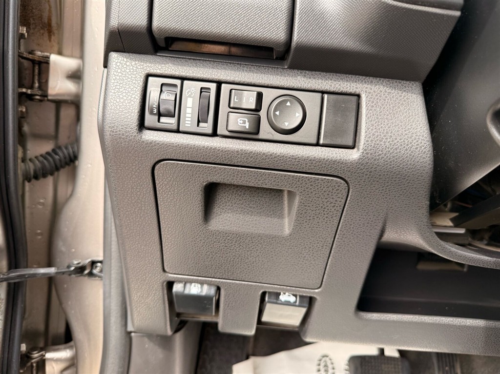 Isuzu D-max Crew Cab 2,5 D Exclusive 4WD 163HK Pick-Up Aut. - Image 10