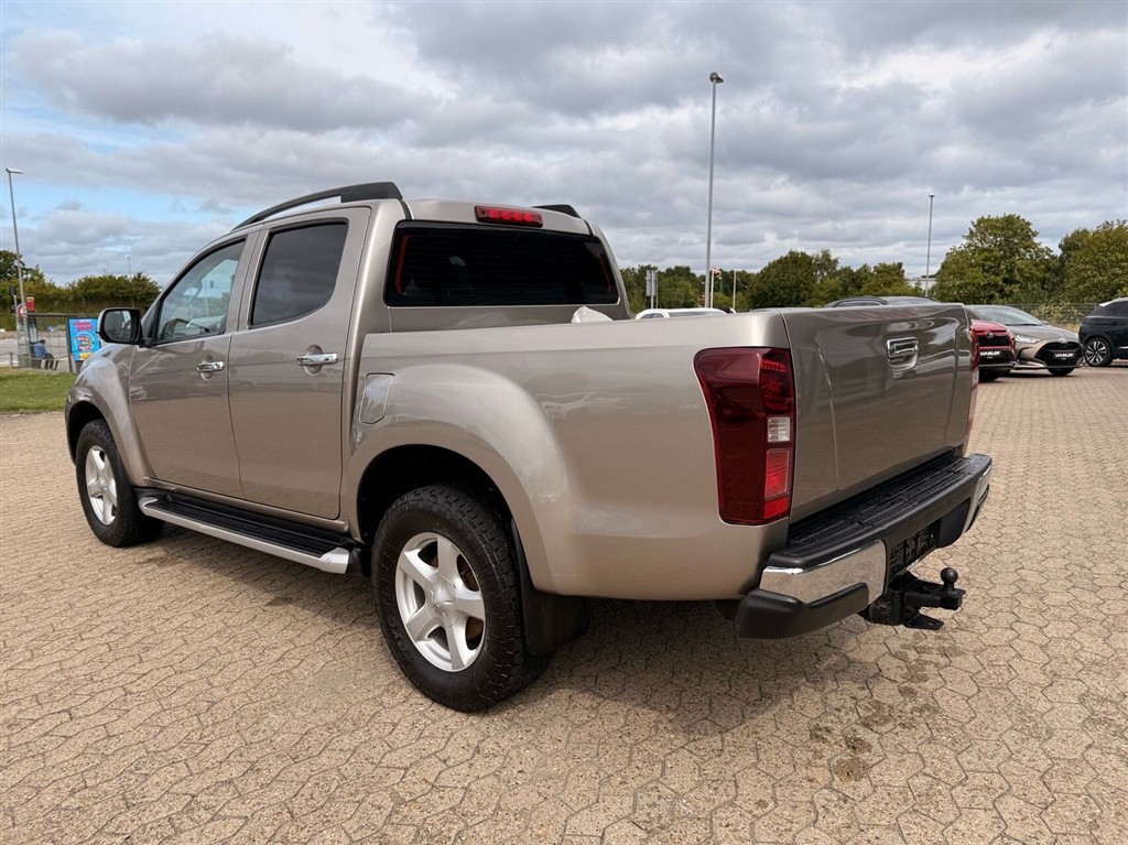 Isuzu D-max Crew Cab 2,5 D Exclusive 4WD 163HK Pick-Up Aut. - Image 4