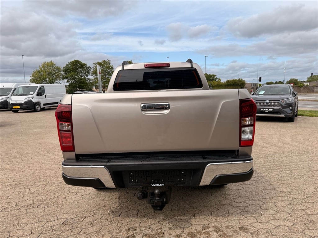Isuzu D-max Crew Cab 2,5 D Exclusive 4WD 163HK Pick-Up Aut. - Image 5