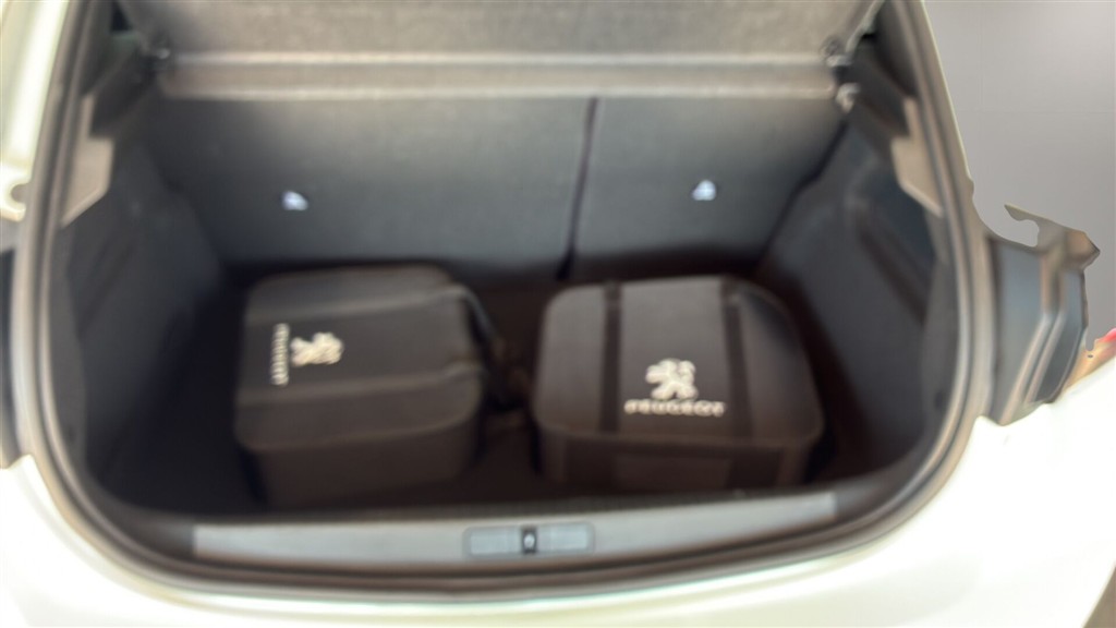 Peugeot e-208 EL Allure 136HK 5d Aut. - Image 9