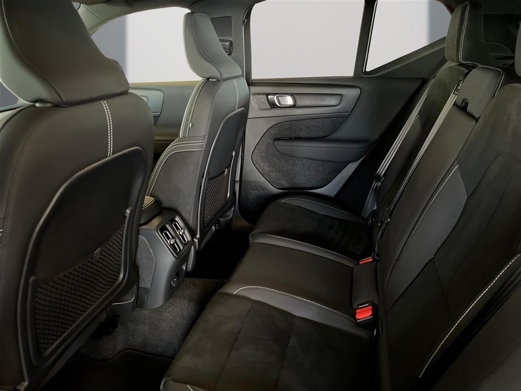 Volvo XC40 Recharge Extended Range Plus 252HK 5d Aut. - Image 8