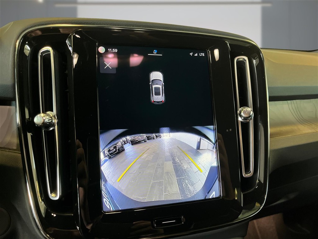 Volvo XC40 Recharge Extended Range Plus 252HK 5d Aut. - Image 12