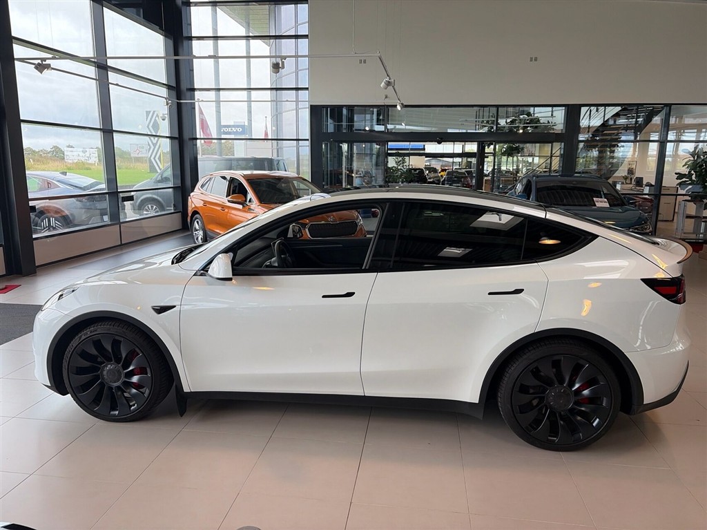 Tesla Model Y EL Performance AWD 534HK 5d Aut. - Image 2