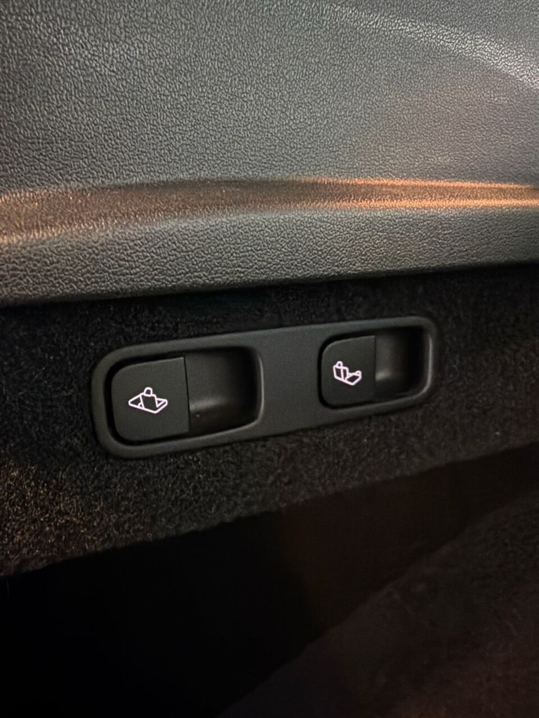 Tesla Model Y EL Performance AWD 534HK 5d Aut. - Image 12