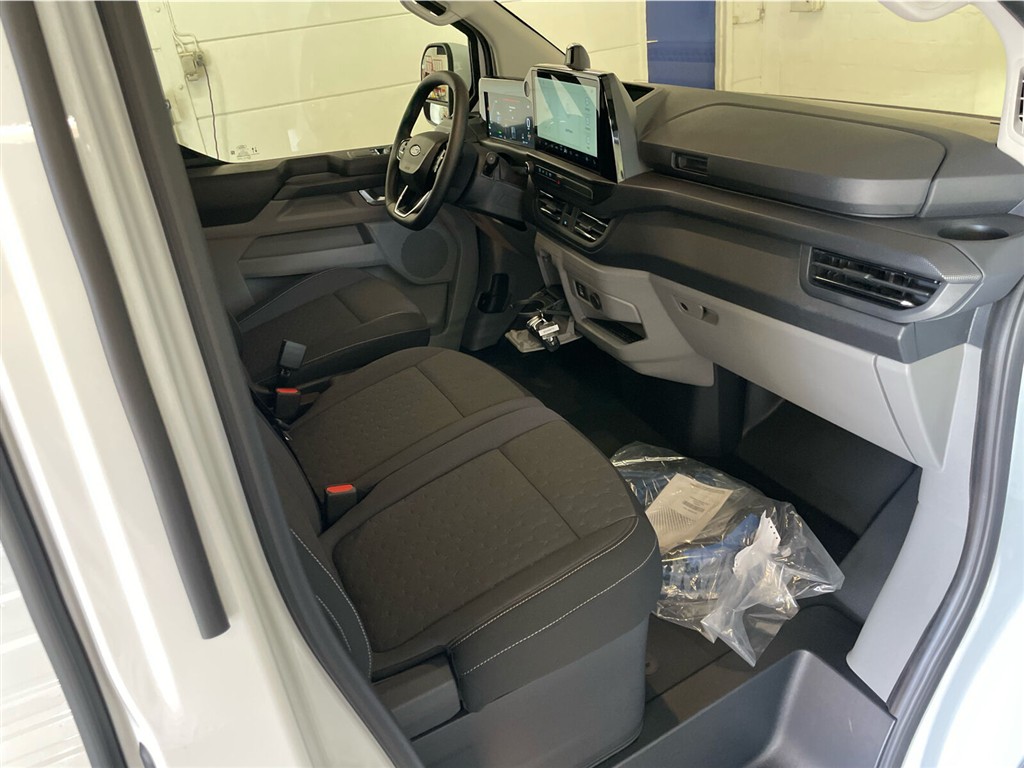 Ford E-Transit Custom 320 L1H1 EL Limited 218HK Van Aut. - Image 16