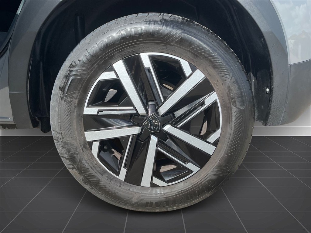 Peugeot 2008 1,2 PureTech Triumph 100HK 5d 6g - Image 6