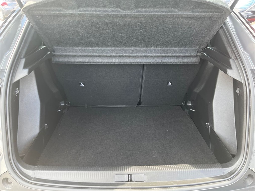 Peugeot 2008 1,2 PureTech Triumph 100HK 5d 6g - Image 13