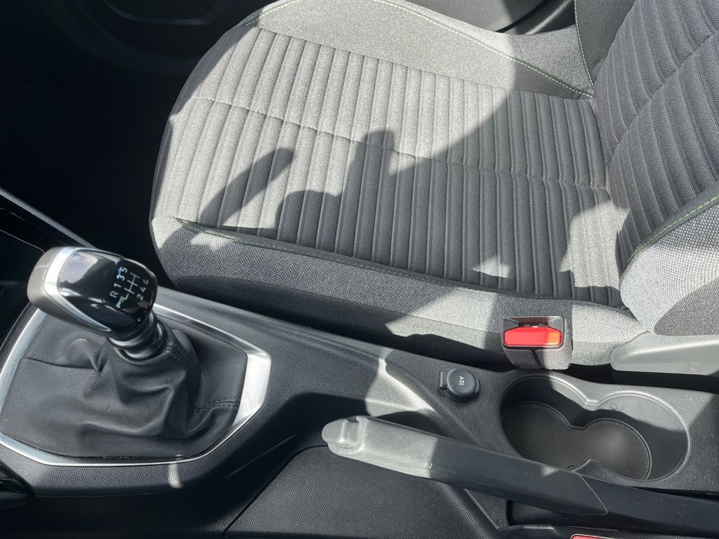Peugeot 2008 1,2 PureTech Triumph 100HK 5d 6g - Image 20