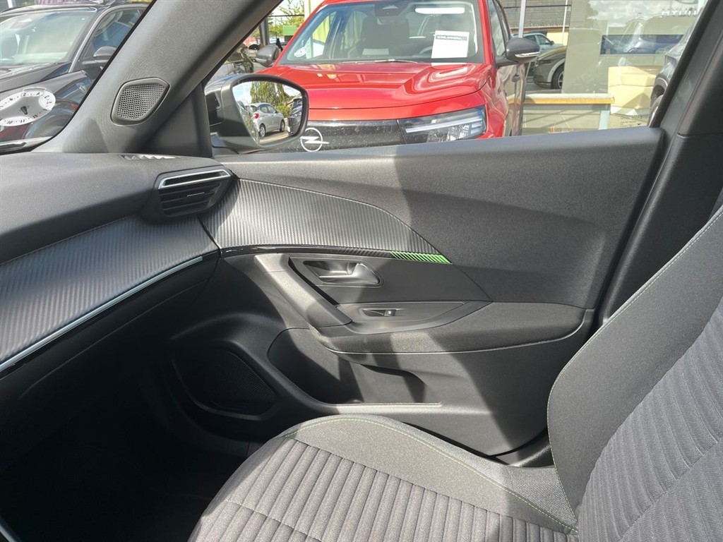 Peugeot 2008 1,2 PureTech Triumph 100HK 5d 6g - Image 21